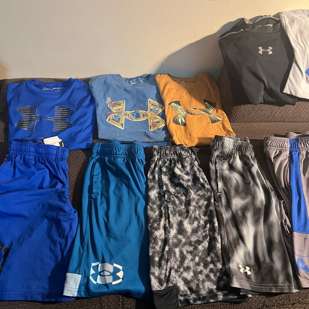 Under Armour Athletic Apparel Set - Picture 2 of 3